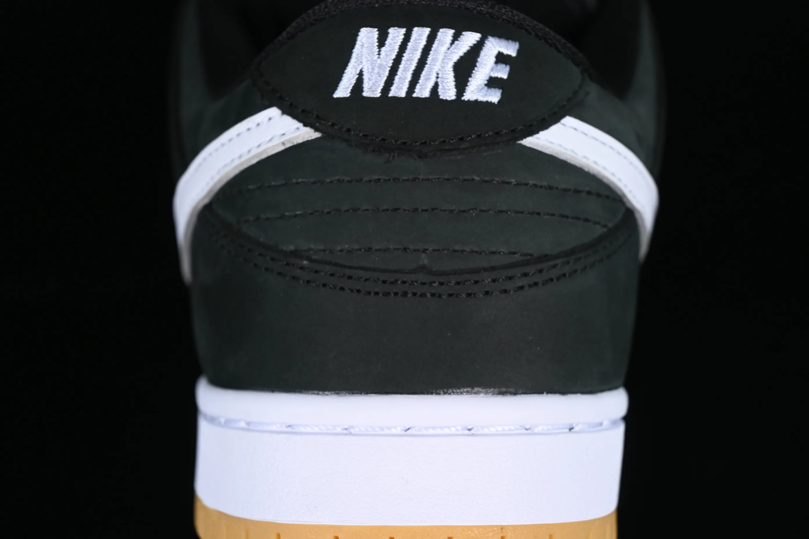 All Categories Nk SB Dunk Series Nk SB Dunk Low Low-top sneakers Nk SB Dunk Low "Black Gum" Raw rubber black and white SB low-top casual sneakers CD2563-006